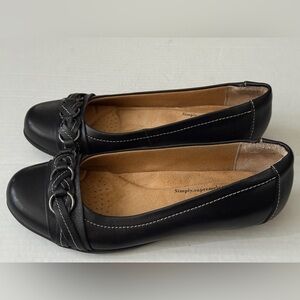 Softspots Black Leather Posie Flats Ballet Shoes Slip On Shoes Women's Size 8.5W